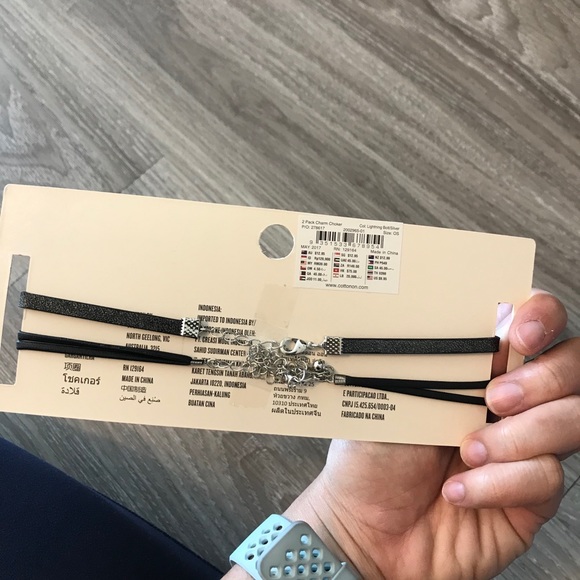 Chockers - Picture 3 of 5